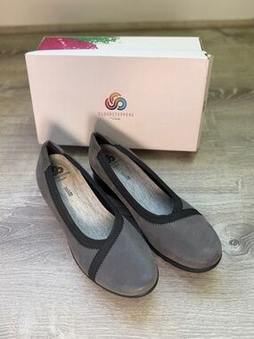 Clark cloudsteppers 2 tone wedge pump 9 Wide